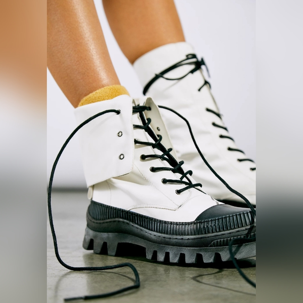 Free People Women's Size 7.5 Goldie Lug Sole Lace-Up Boots Combat Moto White